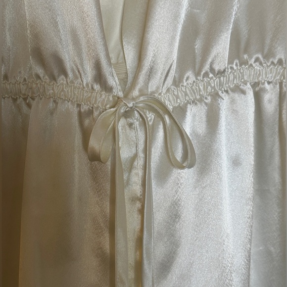 Vintage Victoria’s Secret Robe Small White Satin Gold Label Bridal Wedding 90sVS - Picture 5 of 6